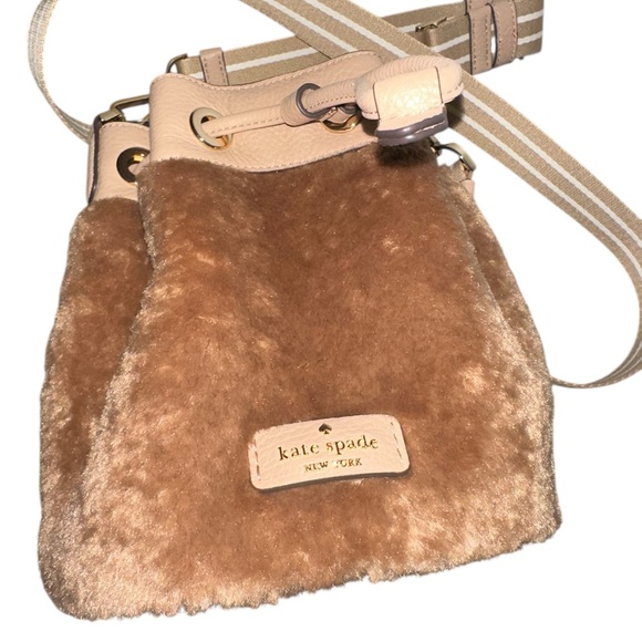 Kate Spade Rosie Faux Fur Mini Bucket Bag Light Fawn New with Tags - Picture 3 of 8
